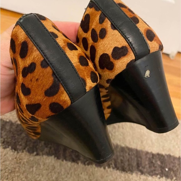 gently worn and visible mark on back wedge, easy to paint and cover up. - Picture 4 of 8